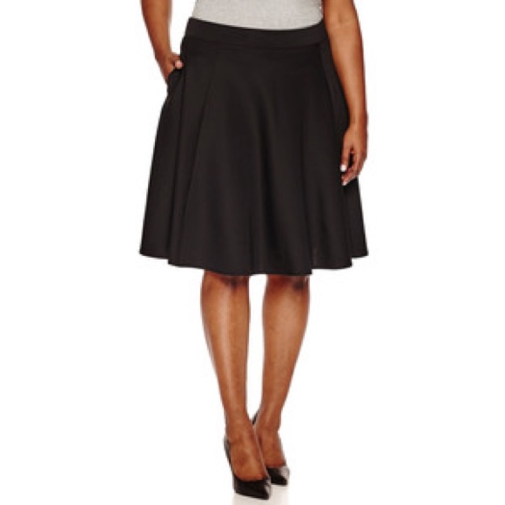 Ashley Nell Tipton, full scuba skirt with pockets!